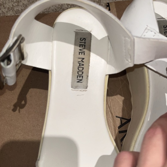 White Steve Madden sandals - Picture 3 of 3